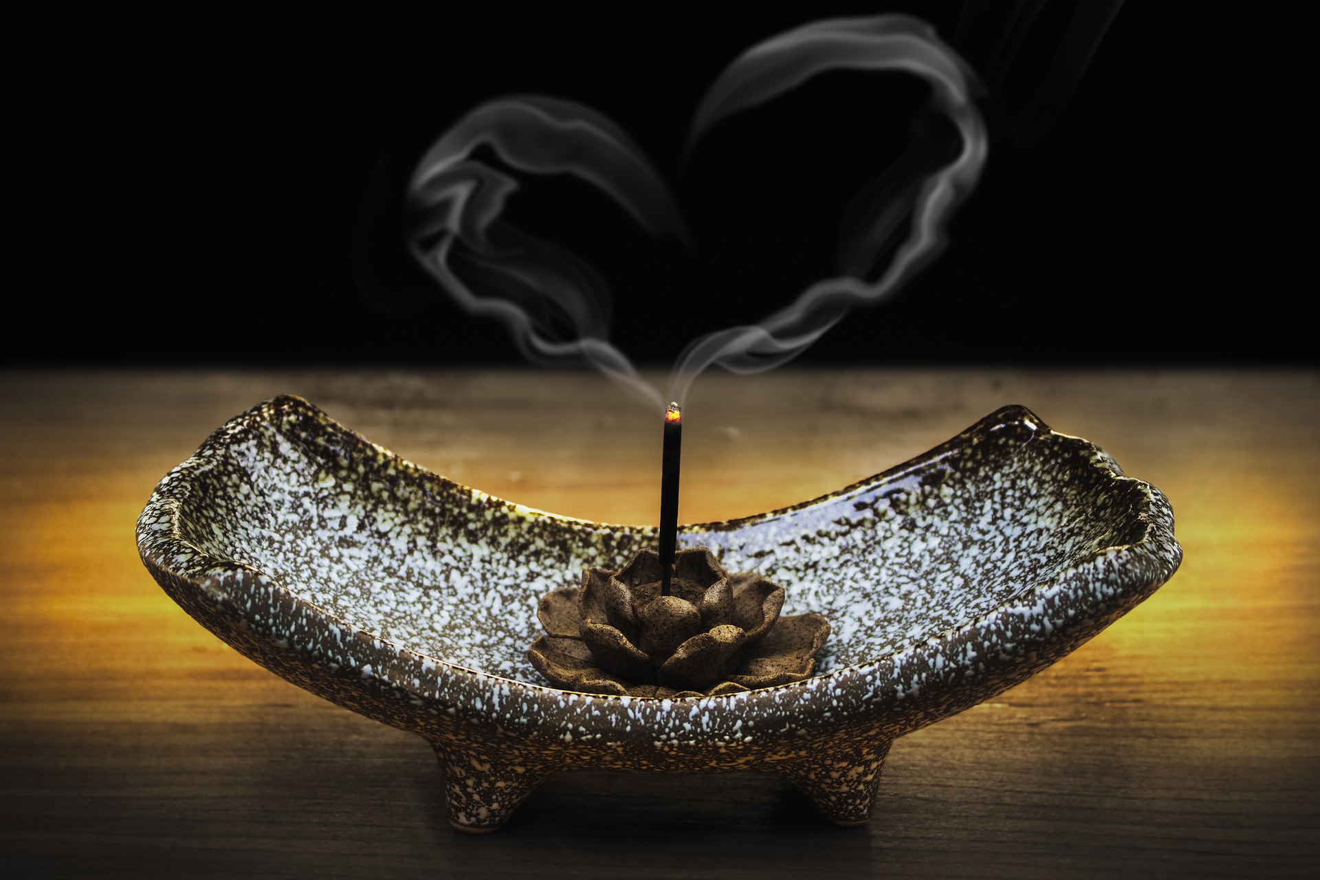 incense-2042096_1920